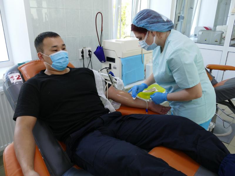 «Я-донор». В Иркутске сотрудники Росгвардии приняли участие в акции по добровольной сдачи крови
