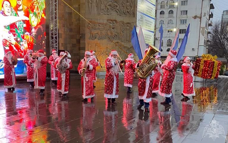 ВОЕННЫЕ МУЗЫКАНТЫ РОСГВАРДИИ ПРИНЯЛИ УЧАСТИЕ В ФЕСТИВАЛЕ «НОВОГОДНИЕ ОТКРЫТКИ» В ДАГЕСТАНЕ