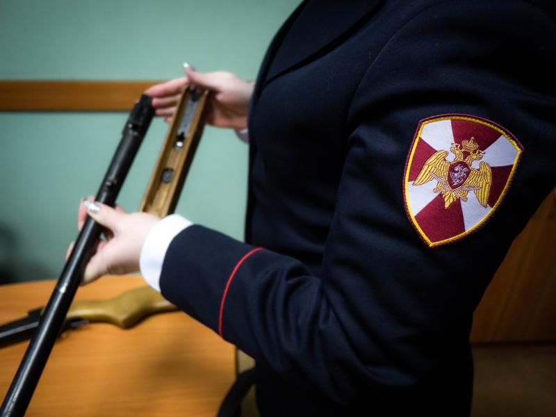 В Новгородской области сотрудники Росгвардии изъяли 5 единиц зарегистрированного оружия