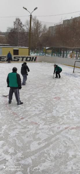 В Челябинске сотрудники вневедомственной охраны Росгвардии провели традиционный хоккейный матч на валенках