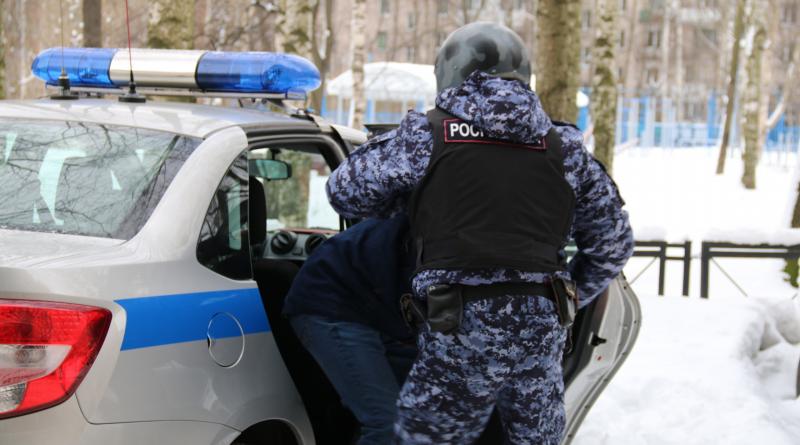В Петрозаводске вневедомственной охраной Росгвардии задержаны граждане, пытавшиеся похитить спиртное
