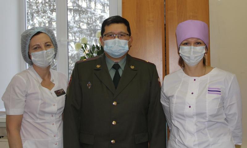 Семьи сотрудников Росгвардии приняли участие во всероссийской акции «Спасибо, доктор!» в Тюменской области