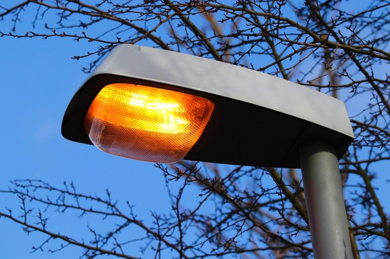 В границах десяти населенных пунктов Кировской области установят уличное освещение