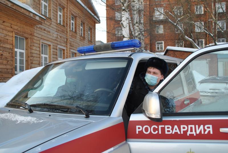 В городе Слободском росгвардейцы задержали подозреваемого в нанесении тяжкого вреда здоровью