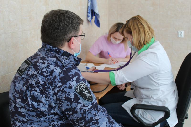 Сотрудники и военнослужащие Управления Росгвардии по Республике Коми начали проходить вакцинацию от коронавирусной инфекции