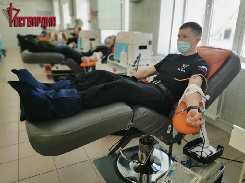 Росгвардейцы из Иркутской области продолжают участвовать в акциях по добровольной сдаче донорской крови
