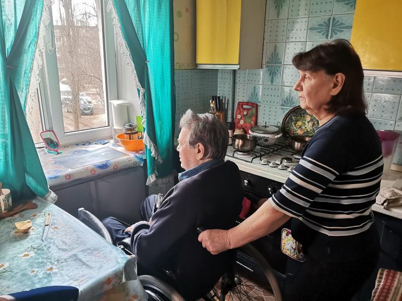 Воронежские активисты ОНФ просят власти ускорить установку подъемника для инвалида-колясочника