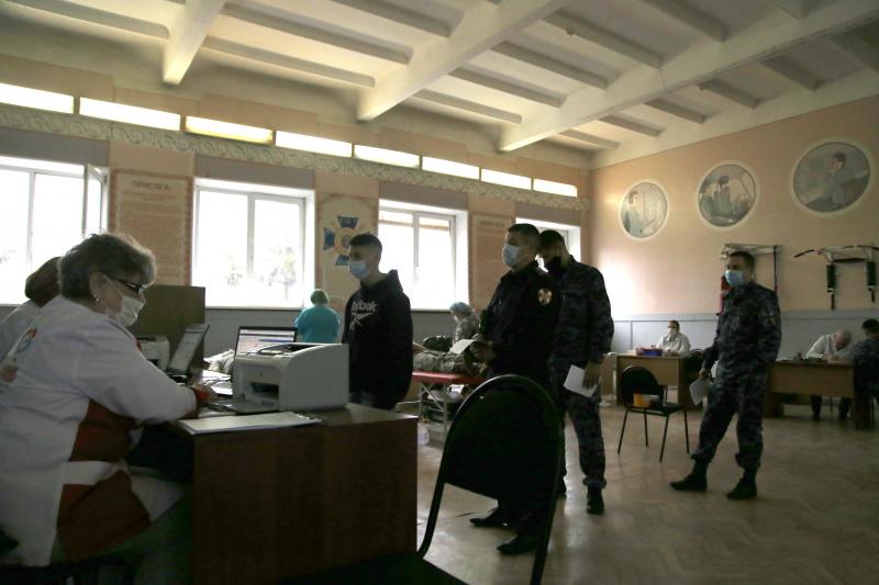 В Челябинске сотрудники вневедомственной охраны организовали донорскую акцию в честь 69-ой годовщины образования подразделения