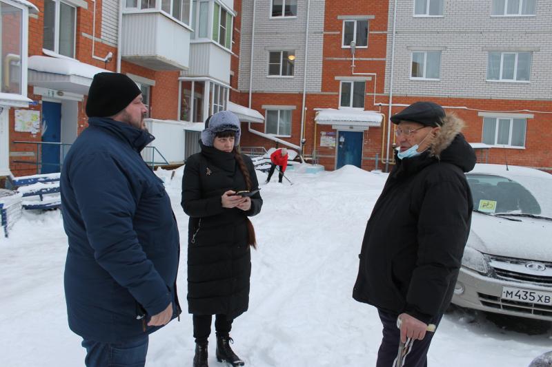 Народный фронт помогает инвалидам в Новой Усмани оборудовать индивидуальные парковки во дворе