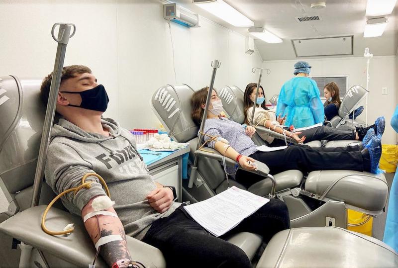 Студенты АлтГПУ организовали донорскую акцию и сдали 35 литров крови