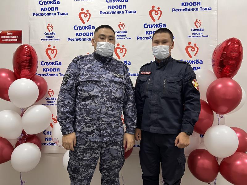 В национальный день донора росгвардейцы пополнили банк крови