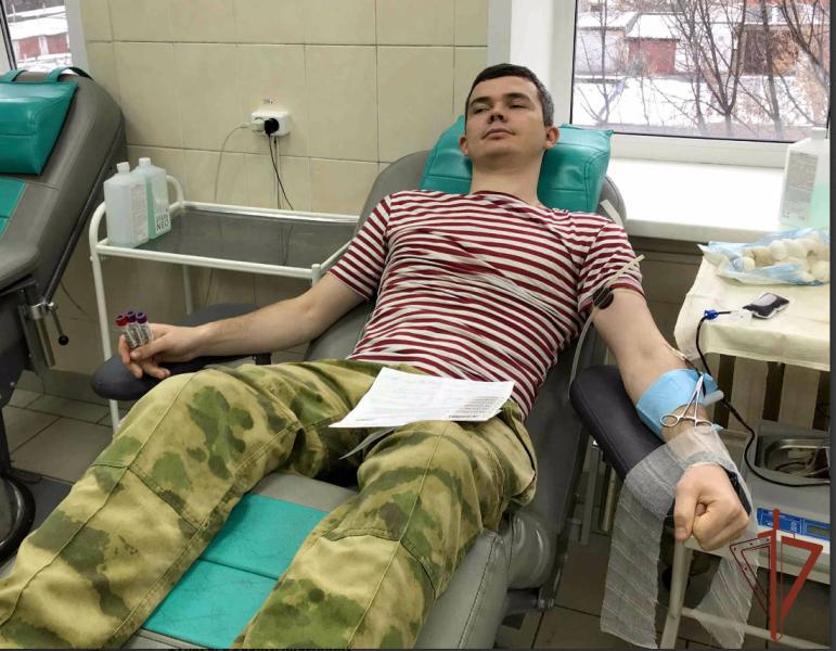 Военнослужащие и сотрудники Росгвардии пополнили банк крови медицинских учреждений в Кургане