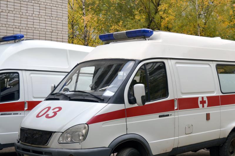 В Москве машины скорой помощи выстраиваются в очереди у больниц. Причина – вспышка гриппа
