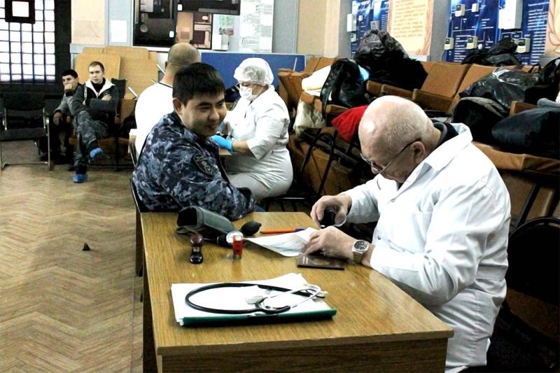 В Челябинске росгвардейцы пополнили региональный банк донорской крови на 14 литров