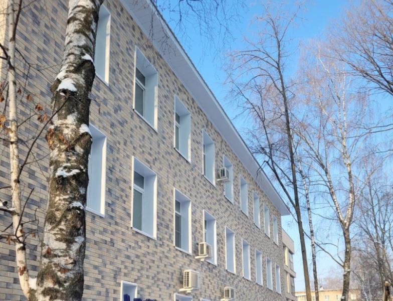 Ремонт фасада поликлиники №1 завершен в Реутове
