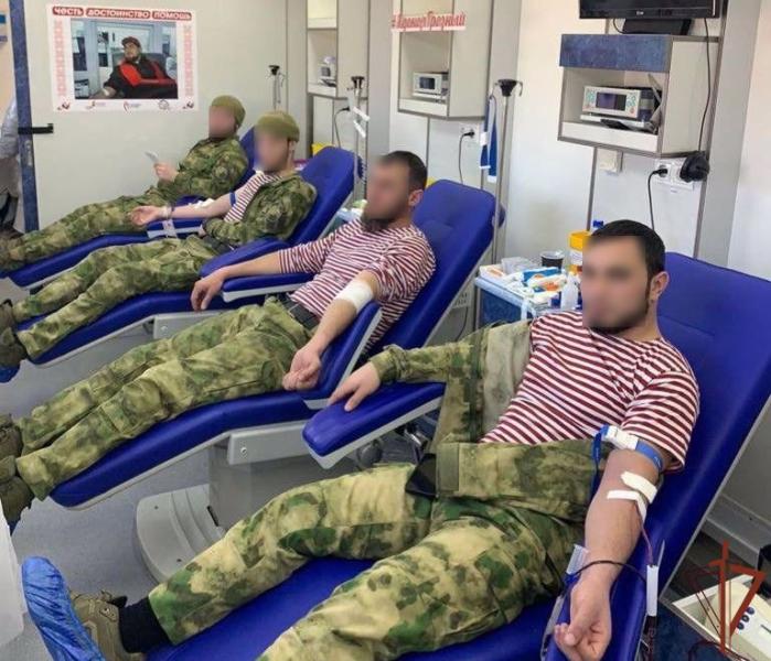 Более 30 литров донорской крови сдали сотрудники Росгвардии в Чеченской Республике.