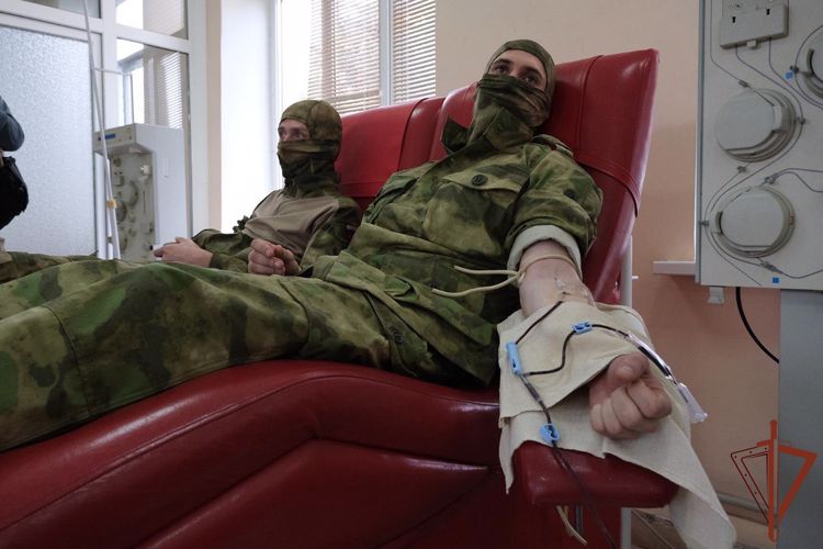 Выполняющие задачи СВО росгвардейцы в День донора сдали кровь для жителей ЛНР