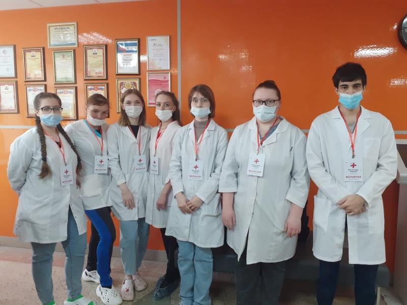 Студенты медики приняли участие в акции "Чистая поликлиника"