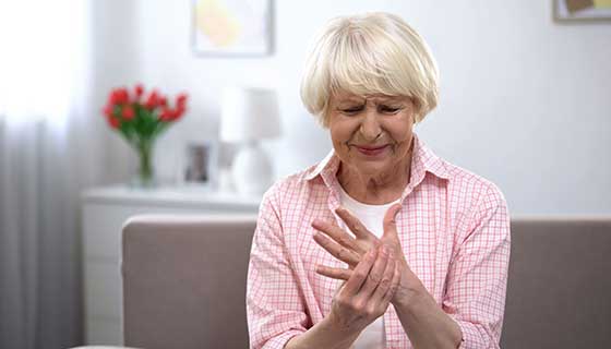 Лазеротерапия — эффективный метод лечения для людей, страдающих остеоартритом