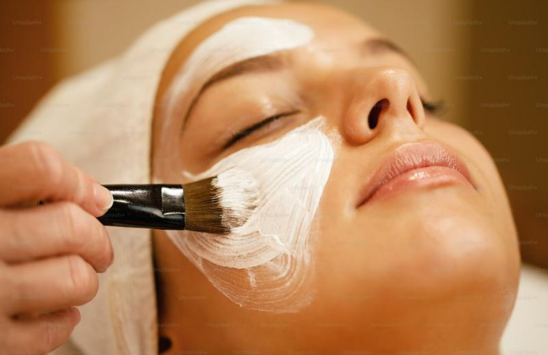 Сухость, шелушение, активация акне: какие проблемы с кожей ждут нас осенью, и как их избежать