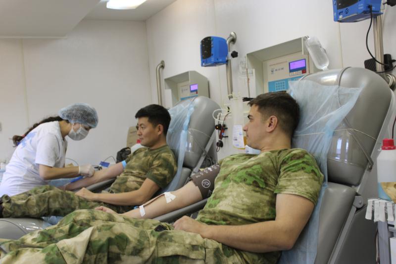 Более 90 литров донорской крови сдали росгвардейцы в Грозном