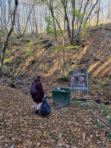 Волонтеры Клуба пациентов и их родственников провели субботник в лесу в Ставрополя