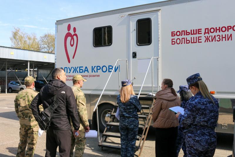 На Ставрополье росгвардейцы поддержали акцию «От сердца к сердцу» и стали донорами крови