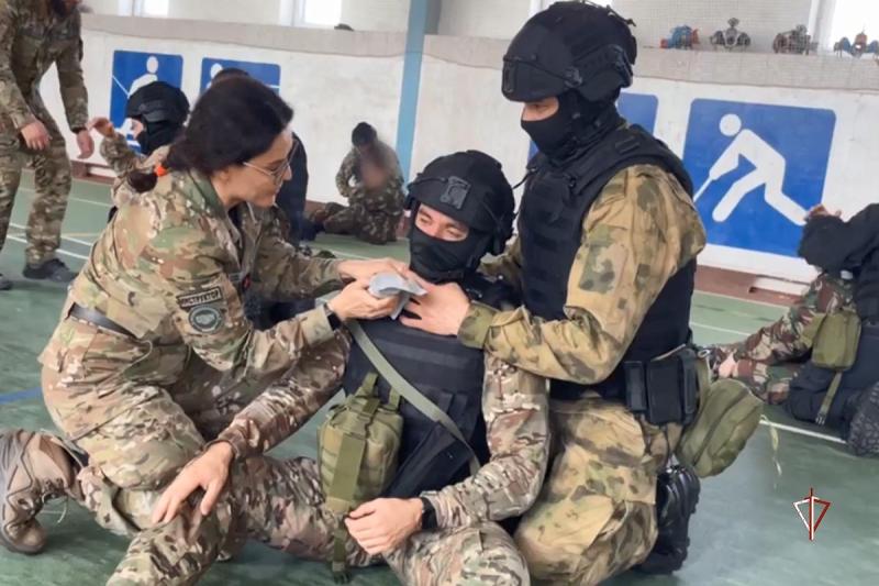 Сотрудники ОМОН Росгвардии прошли курс по тактической медицине на Ямале