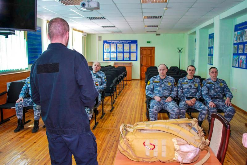 В Йошкар-Оле офицер Росгвардии провел занятие по медицинской подготовке для сотрудников органов принудительного исполнения
