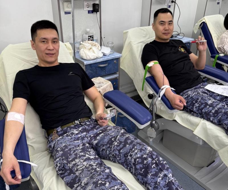 Заместитель начальника Управления Росгвардии по Республике Тыва Александр Ховалыг стал участником донорской акции «Наследники Победы»