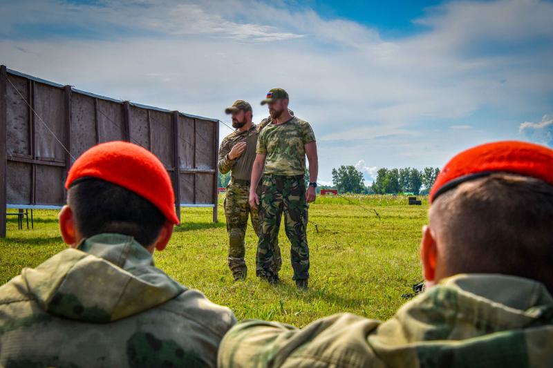 Спецназ Росгвардии провел занятие по тактической медицине для кузбасских юнармейцев