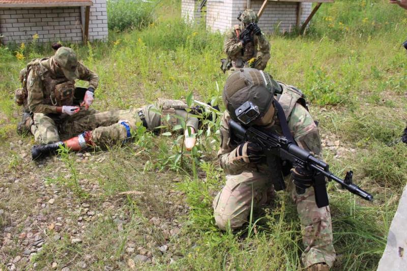 В столичном главке Росгвардии оттачивают навыки тактической медицины на инструкторско-медицинских сборах