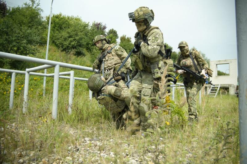 В столичном главке Росгвардии оттачивают навыки тактической медицины на инструкторско-медицинских сборах