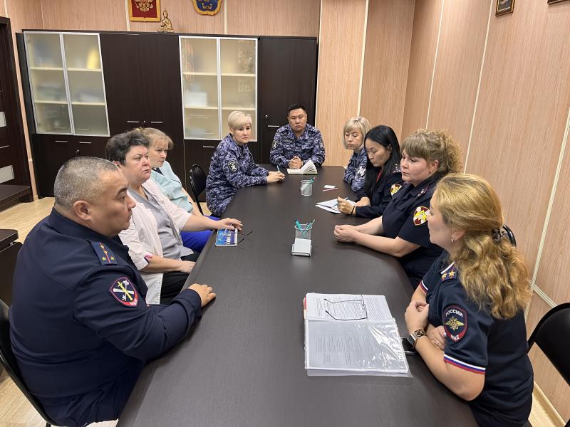 Росгвардейцы Тувы провели круглый стол с представителями военно-врачебной комиссии Медико-санитарной части МВД