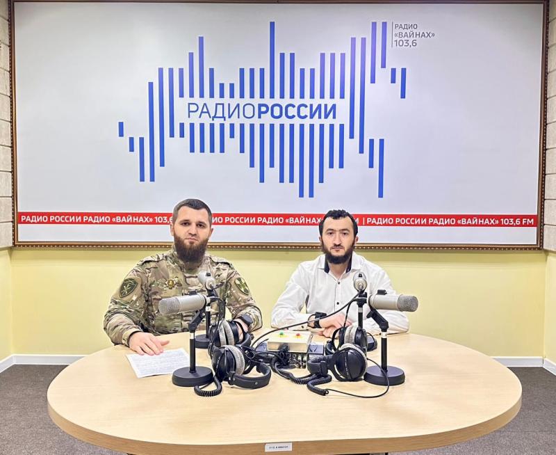 «В ЭФИРЕ РОСГВАРДИЯ»: РАДИОСЛУШАТЕЛЯМ ЧЕЧЕНСКОЙ РЕСПУБЛИКИ РАССКАЗАЛИ О РАБОТЕ ВОЕННЫХ МЕДИКОВ