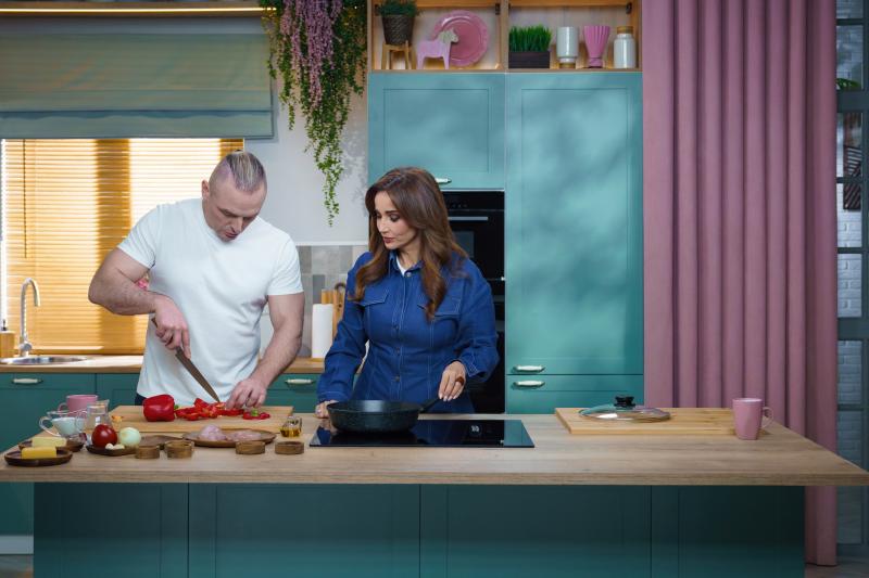 «С точки зрения женщин, я многое в жизни делал неправильно!» — Аскольд Запашный рассказал о своих романах в шоу «Вкусно с Анфисой Чеховой. Любовное настроение» на ТВ-3